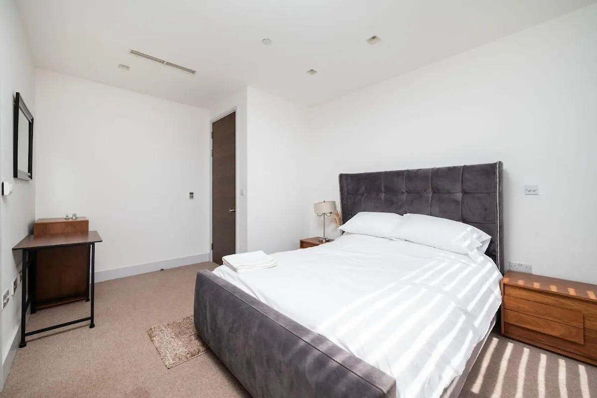 Bow Penthouse Apartment London