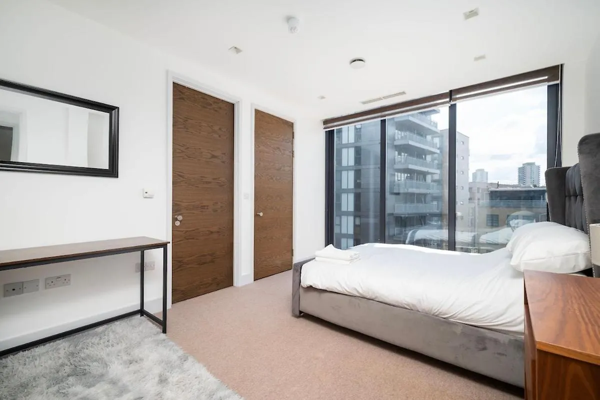 Bow Penthouse Apartment London