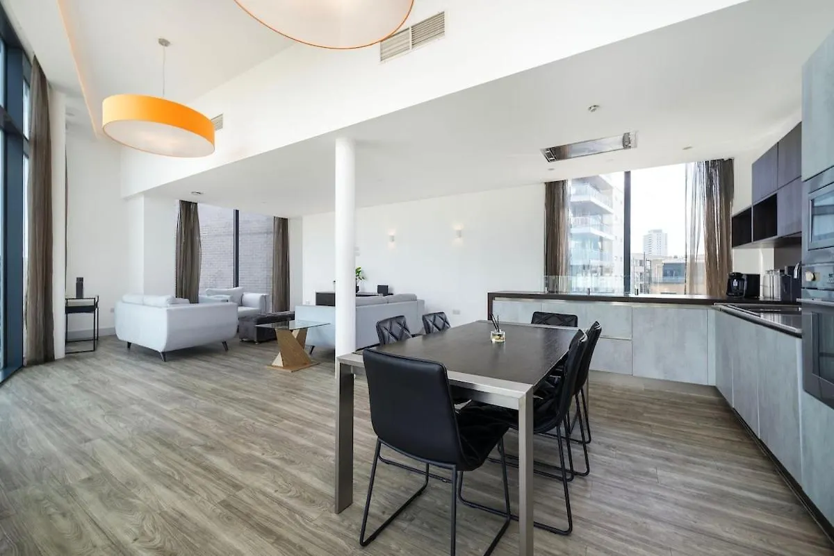 Bow Penthouse Apartment London