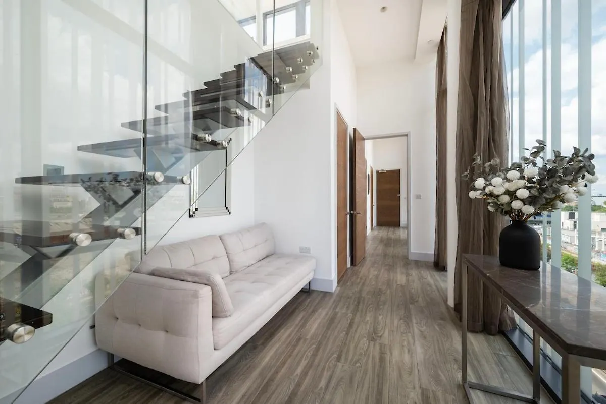 Bow Penthouse Apartment London